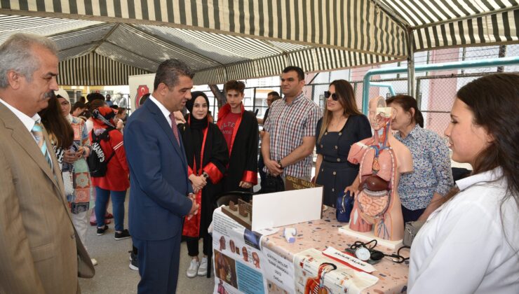 ÖĞRENCİLER SANATSAL BECERİLERİNİ KONUŞTURDU