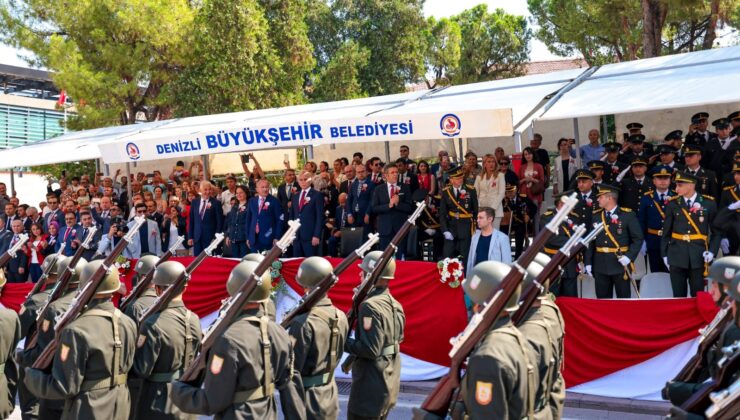 ZAFER BAYRAMININ 100’ÜNCÜ YILI TÖRENLE KUTLANDI