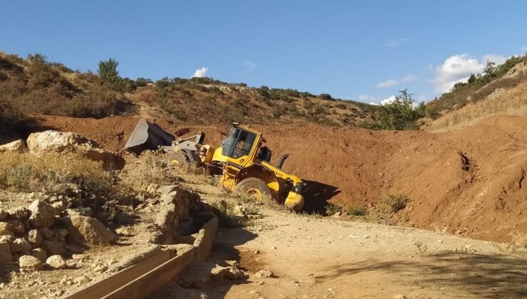 TAKLA ATAN KEPÇENİN ALTINDA KALDI