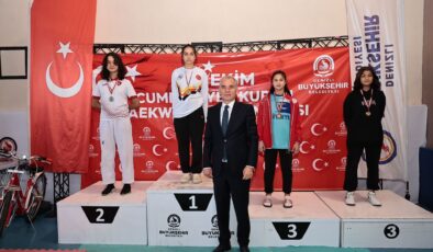 BAYRAM COŞKUSU TAEKWONDO TURNUVASI İLE TAÇLANDI