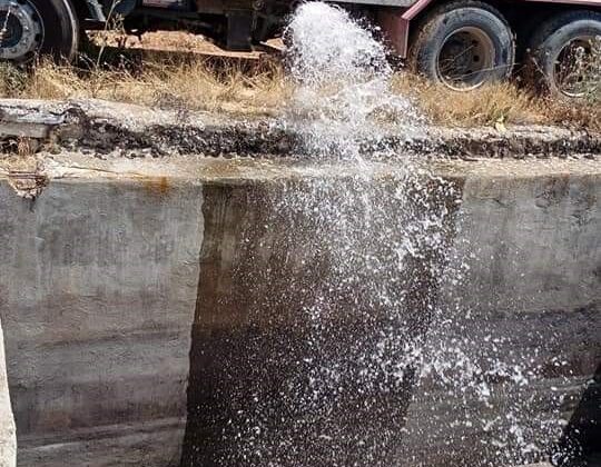 BEKİLLİ’DE VAHŞİ HAYVANLAR İÇİN GÖLETLERE SU TAKVİYESİ YAPILDI