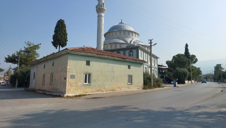 Büyükşehir tarihi Akköy Yukarı Cami’yi yeniden ayağa kaldıracak