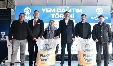 Başkan Çavuşoğlu üreticinin yüzünü güldürmeye devam ediyor